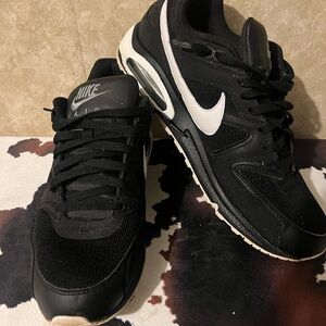 Nike Men's Black and White Air Maxx